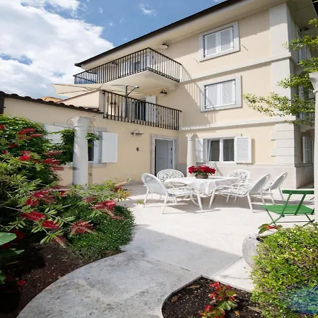 Marina With Sea View דירה