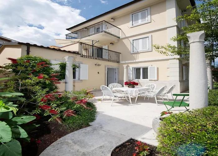 Marina With Sea View Apartman