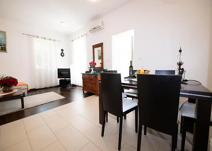 Marina With Sea View Apartman *